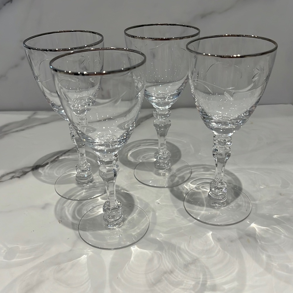 TIFFIN-FRANCISCAN Carillon Etched Vine Platinum Trim Wine Glasses Set of 4